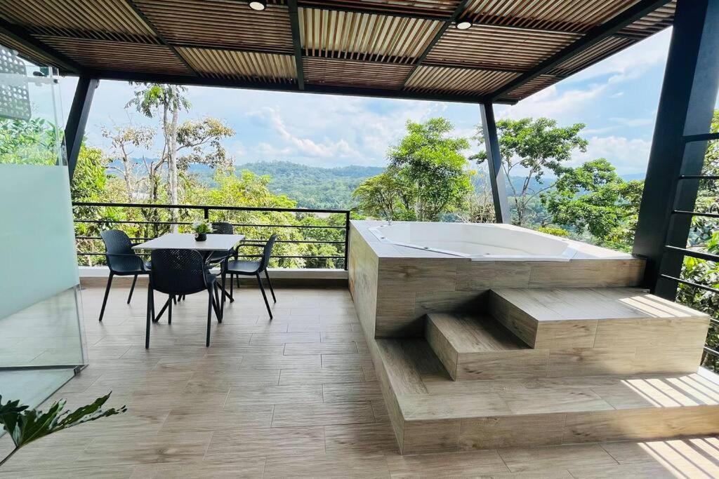 Suite Con Jacuzzi Y Vista Al Rio Napo 2 Planta Tena Exterior photo